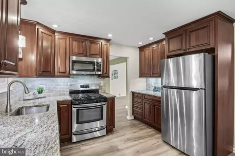 Kitchen - 112 Champlain Rd, Marlton, NJ 08053 photo 3 of 4