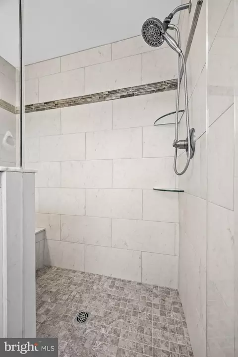 Bath - 112 Champlain Rd, Marlton, NJ 08053 photo 3 of 4