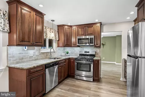 Kitchen - 112 Champlain Rd, Marlton, NJ 08053 photo 2 of 4