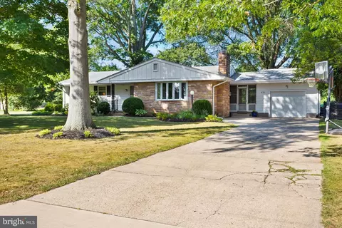 415 Ellisdale Rd, Chesterfield, NJ 08515