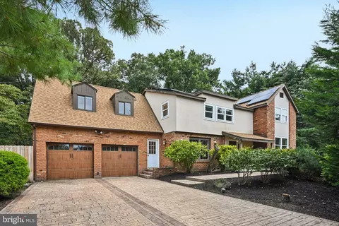 53 Hartford Rd, Delran, NJ 08075
