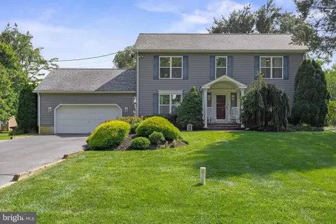 209 Village Ln, Southampton, NJ 08088