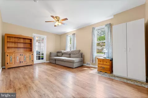 Living - 501 6th St E, Florence, NJ 08518 photo 3 of 3