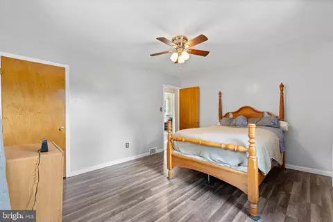 Bedroom - 501 6th St E, Florence, NJ 08518 photo 2 of 3