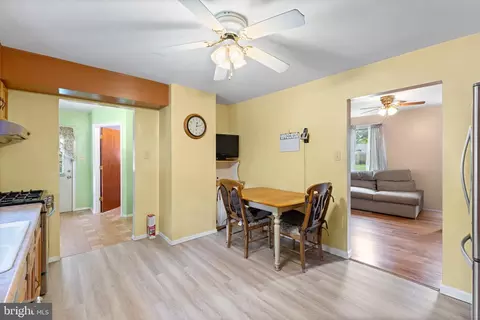 Entry Way - 501 6th St E, Florence, NJ 08518 photo 2 of 4