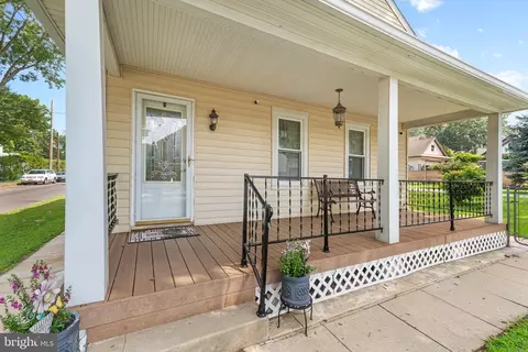 Exterior - 501 6th St E, Florence, NJ 08518 photo 3 of 8