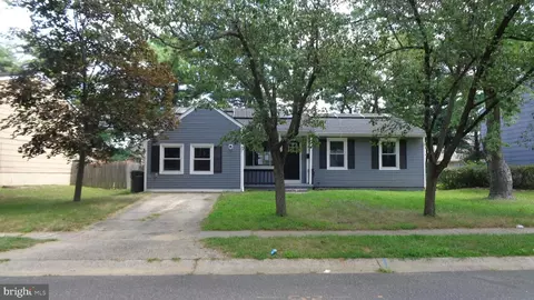 27 Sandal Ln, Willingboro, NJ 08046