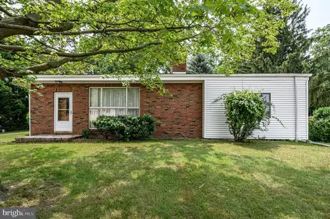 861 Centerton Rd, Mount Laurel, NJ 08054