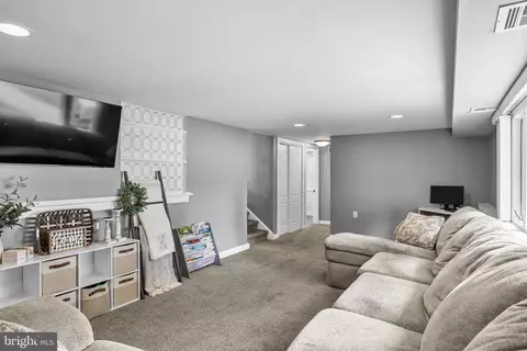 Entry Way - 740 Baylor Ave, Delran, NJ 08075 photo 6 of 6