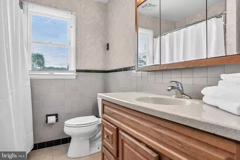 Bath - 740 Baylor Ave, Delran, NJ 08075 photo 1 of 1