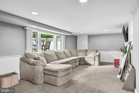 Living - 740 Baylor Ave, Delran, NJ 08075 photo 1 of 1