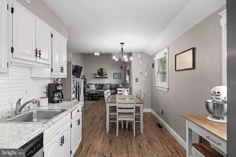 Entry Way - 740 Baylor Ave, Delran, NJ 08075 photo 4 of 6