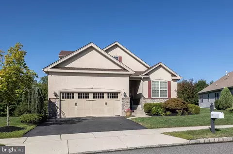 12 Broadview Dr, Medford, NJ 08055