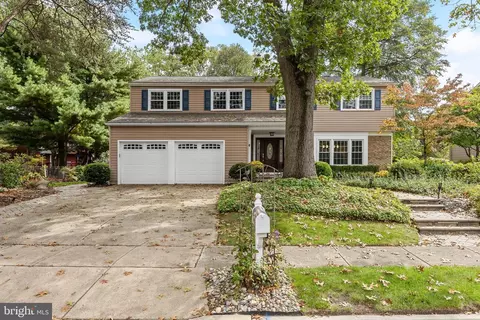 104 Knotty Oak Dr, Mount Laurel, NJ 08054