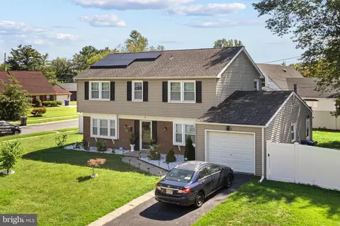 9 Millbrook Dr, Willingboro, NJ 08046