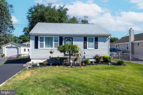 13 Stanton Ave, Bordentown, NJ 08505