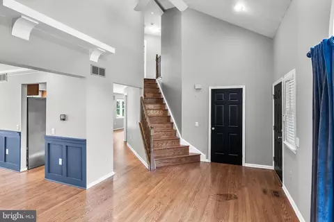 Entry Way - 175 Preakness Dr, Mount Laurel, NJ 08054 photo 3 of 4