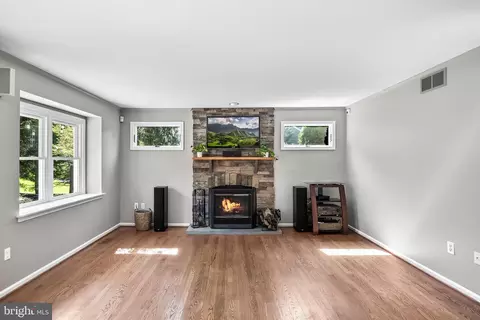 Living - 175 Preakness Dr, Mount Laurel, NJ 08054 photo 5 of 6