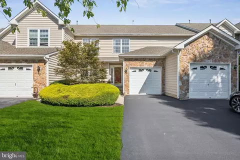 21 Palmer Dr, Moorestown, NJ 08057