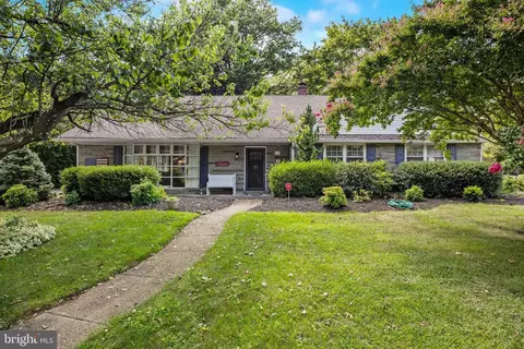 12 Greenvale Rd, Moorestown, NJ 08057
