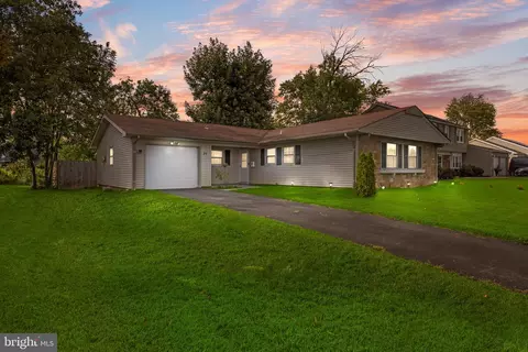 35 Granite Ln, Willingboro, NJ 08046