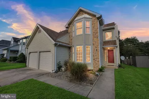 2 Hartzel Ct, Mount Laurel, NJ 08054