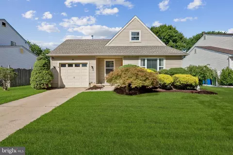 31 Faybrooke Dr, Marlton, NJ 08053