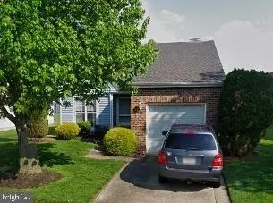 212 Dogwood Dr, Mount Laurel, NJ 08054