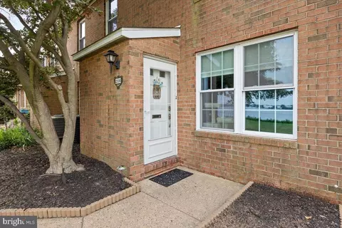 2100 N Harbour Dr, Palmyra, NJ 08065