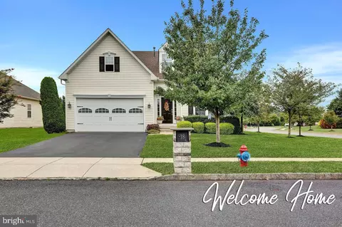 18 Applegate Dr, Florence, NJ 08518