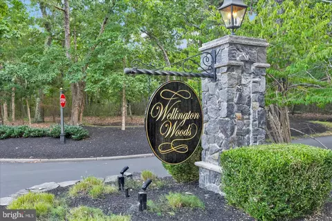 2 Wellington Ct, Medford, NJ 08055