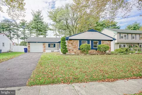 62 Hinsdale Ln, Willingboro, NJ 08046