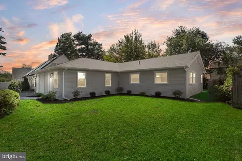 9 Spindletop Ln, Willingboro, NJ 08046