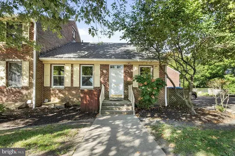 48 Buttonwood St, Mount Holly, NJ 08060