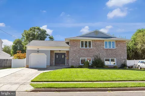 209 Countryside Ln, Mount Laurel, NJ 08054