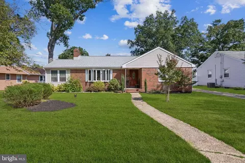360 Station Rd, Roebling, NJ 08554