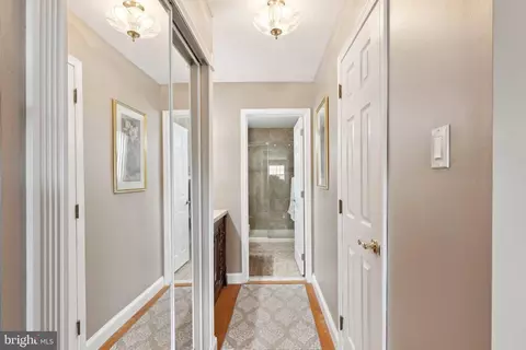 Entry Way - 12 Devonshire Rd, Mount Laurel, NJ 08054 photo 3 of 5