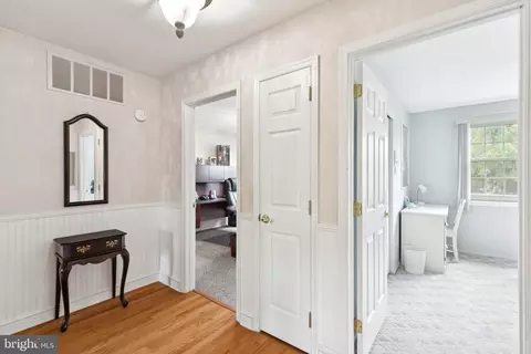 Entry Way - 12 Devonshire Rd, Mount Laurel, NJ 08054 photo 4 of 5