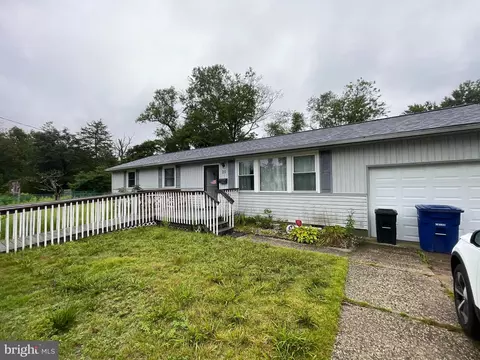 20 Castle Ct, Pemberton, NJ 08068