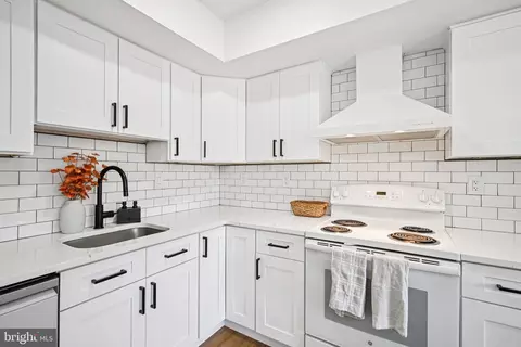 115 E Kings Hwy # 319, Maple Shade, NJ 08052