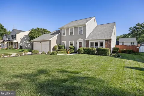 35 Stratford Ln, Mount Laurel, NJ 08054