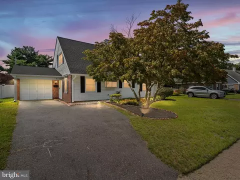 43 Beaverdale Ln, Willingboro, NJ 08046