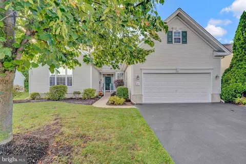 4 Fitzgerald Ln, Columbus, NJ 08022