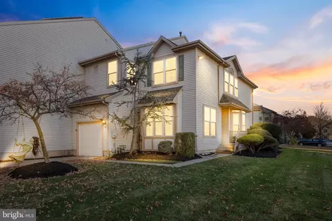 14 Shelburne St, Burlington, NJ 08016