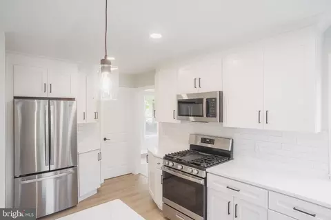Entry Way - 524 W Main St, Maple Shade, NJ 08052 photo 3 of 9