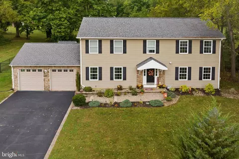 26 Fenton Ln, Chesterfield, NJ 08515