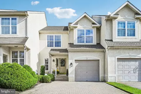 28 Heron Pointe Ct, Marlton, NJ 08053