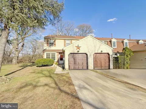81 River Bank Dr, Roebling, NJ 08554
