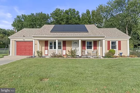 5 Genesee Ln, Willingboro, NJ 08046