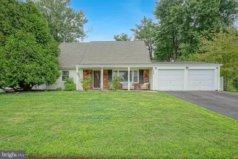 104 Evergreen Dr, Willingboro, NJ 08046